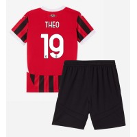 Maglia Calcio AC Milan Theo Hernandez #19 Prima Divisa Bambino 2024-25 Manica Corta (+ pantaloncini)